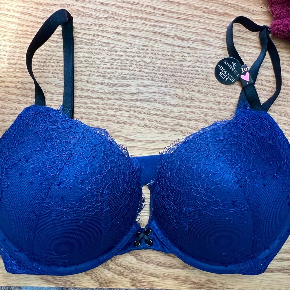 Victoria’s Secret Bombshell Bra blue lace with black lacing 32D 34c NWT